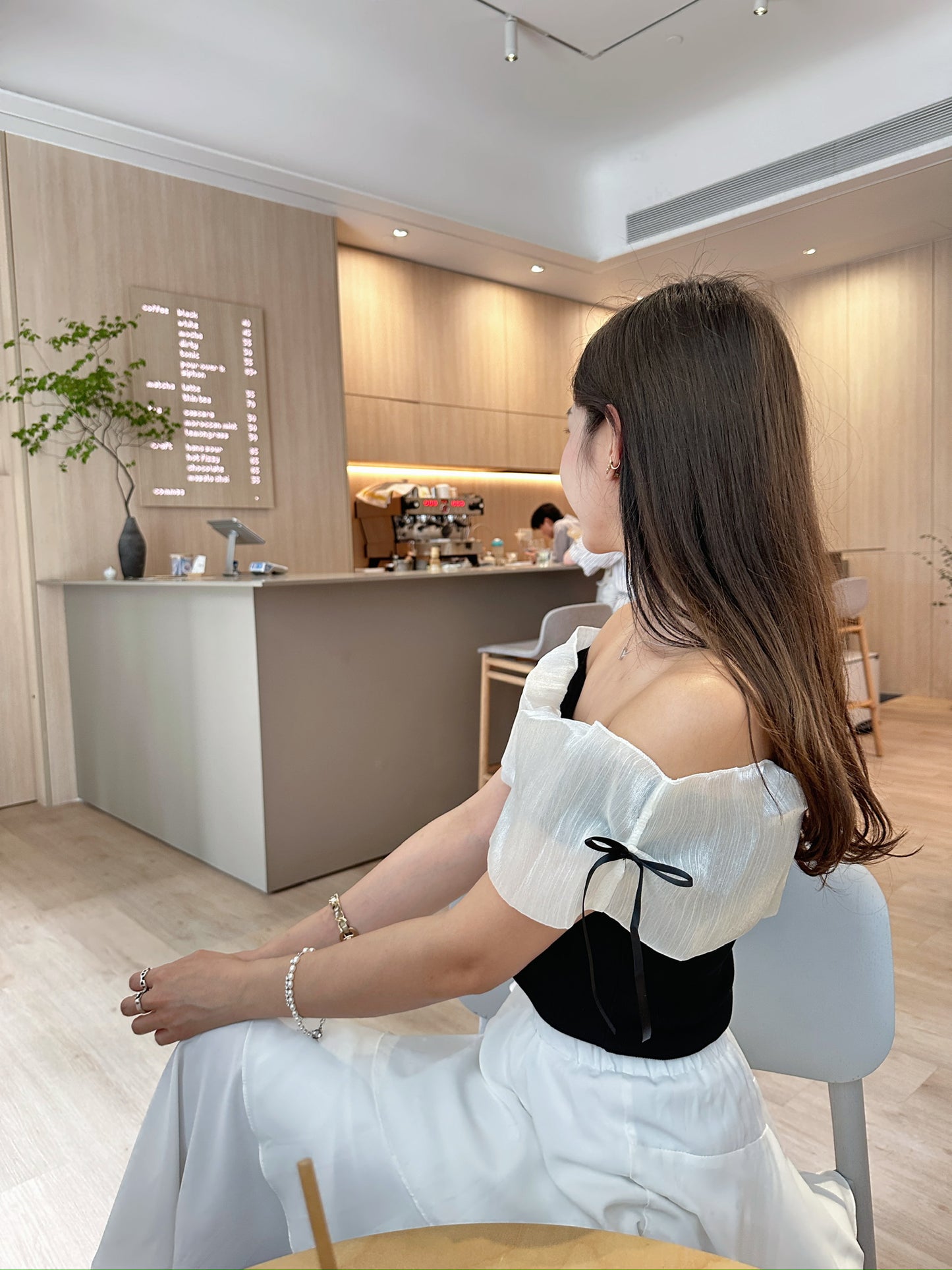 Knitted top with puffy chiffon details