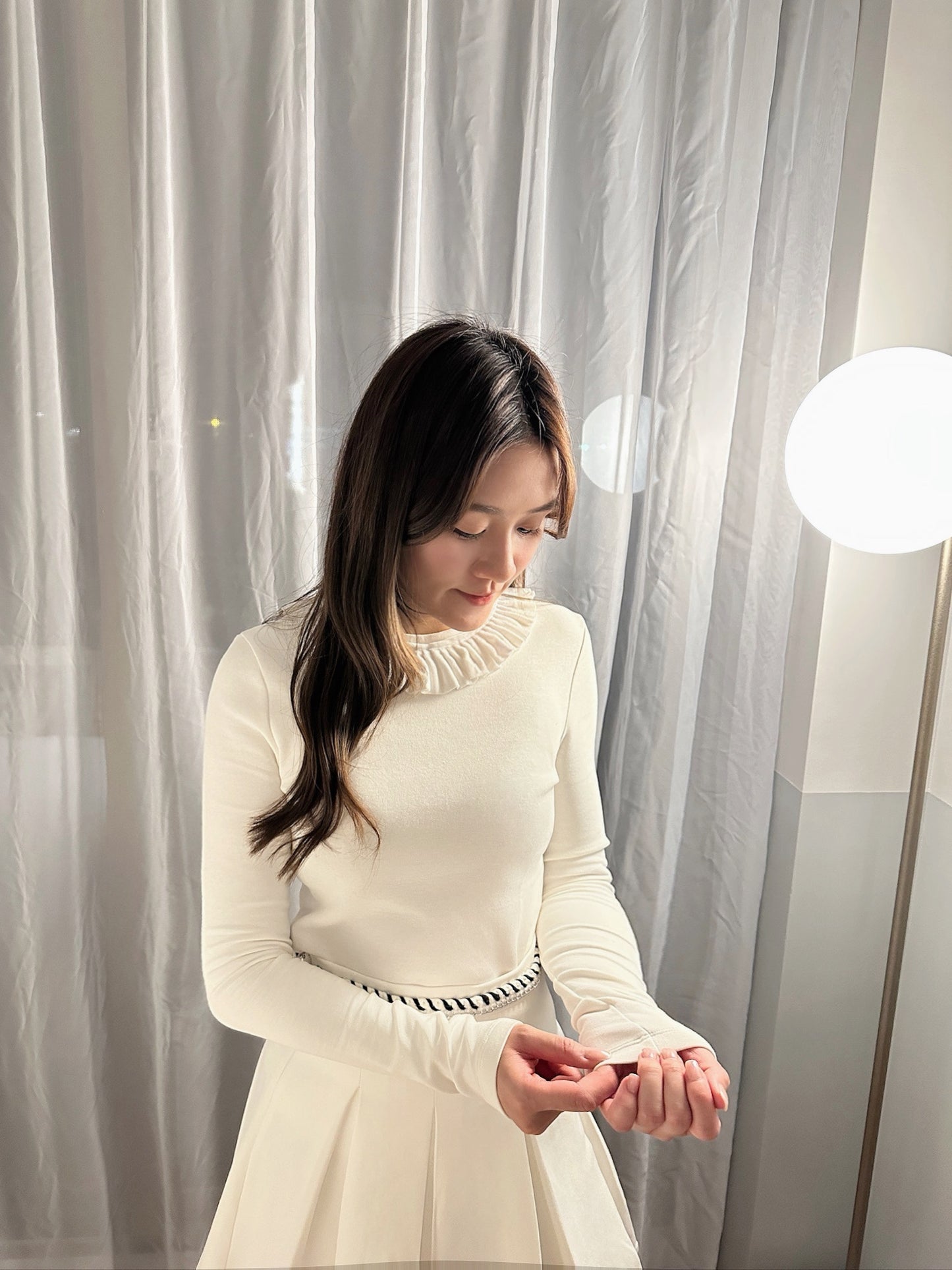 Patchy - White Long-sleeve T-shirt with White Velvet Collar