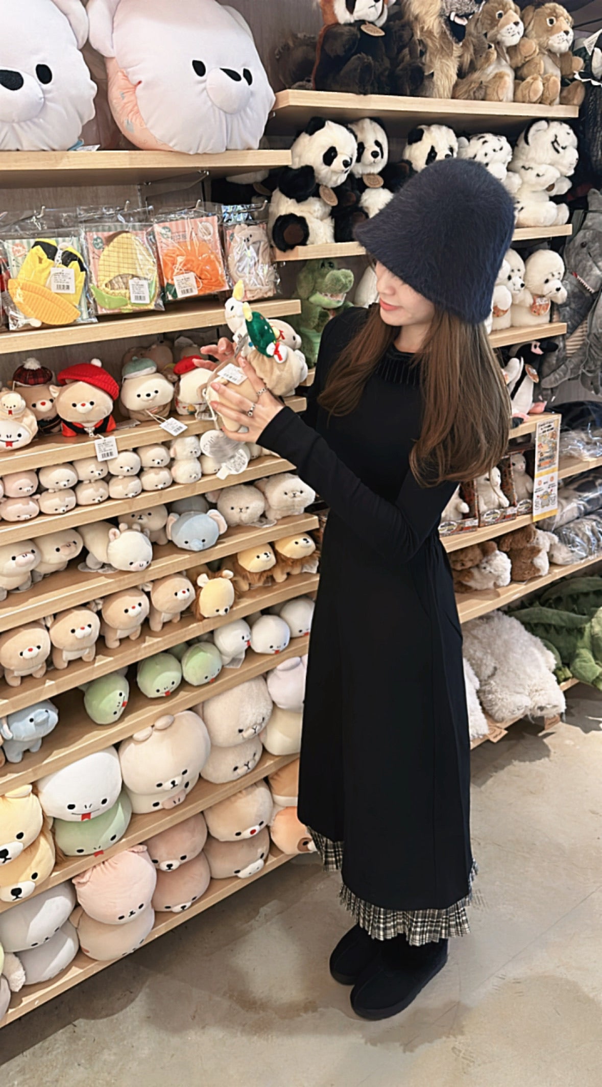 Patchy - Long-sleeve Tee with Black Velvet Ruffle Collar
